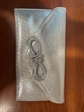 Metallic Silver Rhinestone Bow Knot Clutch for Formal Events